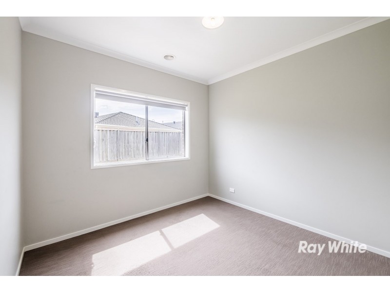 5 Maeve Circuit, Clyde North VIC 3978