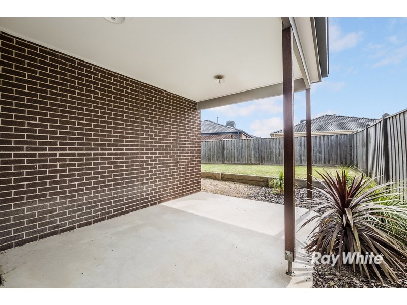 5 Maeve Circuit, Clyde North VIC 3978