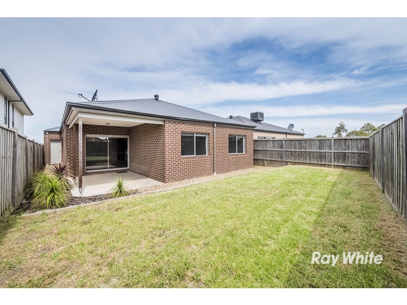 5 Maeve Circuit, Clyde North VIC 3978