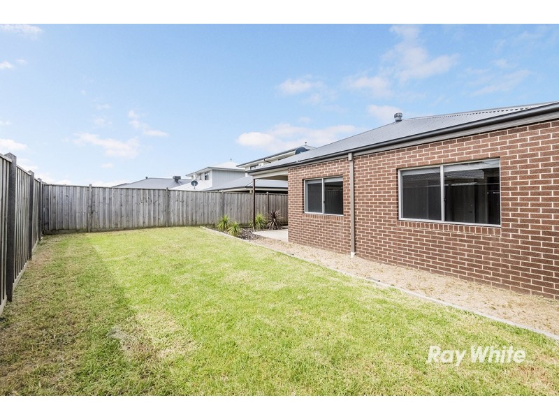 5 Maeve Circuit, Clyde North VIC 3978