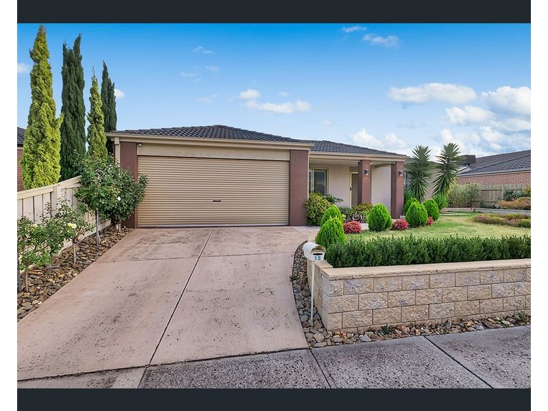 15 Ebony Street, Cranbourne VIC 3977