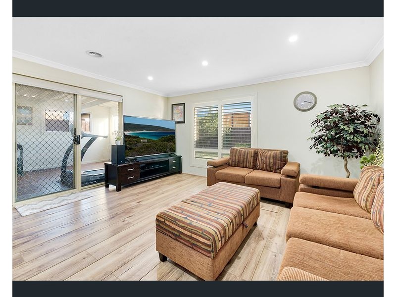 15 Ebony Street, Cranbourne VIC 3977