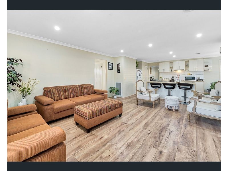 15 Ebony Street, Cranbourne VIC 3977