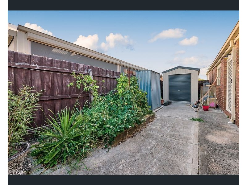15 Ebony Street, Cranbourne VIC 3977