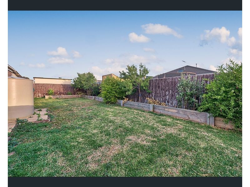 15 Ebony Street, Cranbourne VIC 3977