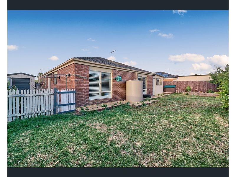 15 Ebony Street, Cranbourne VIC 3977