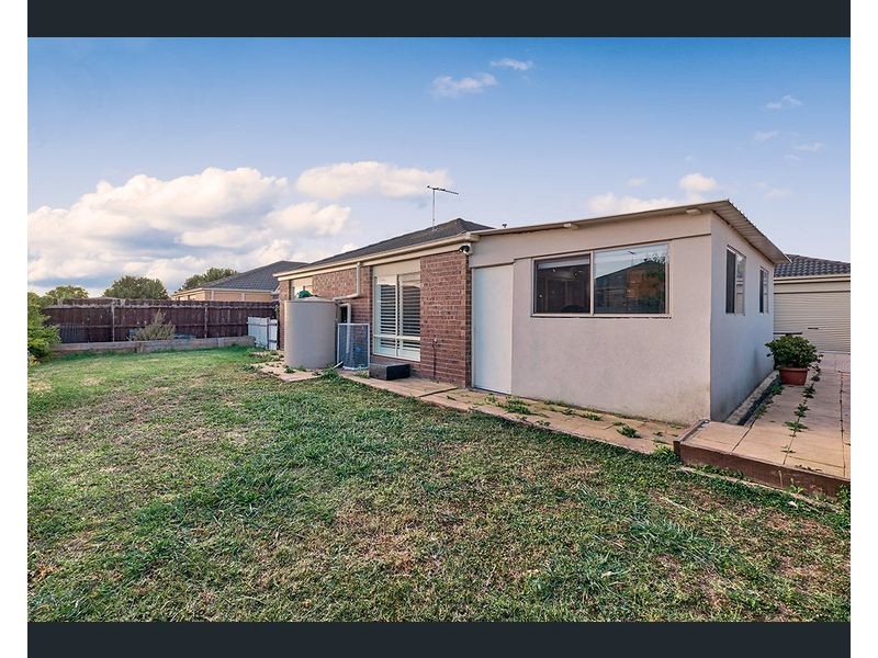 15 Ebony Street, Cranbourne VIC 3977