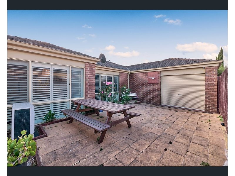 15 Ebony Street, Cranbourne VIC 3977