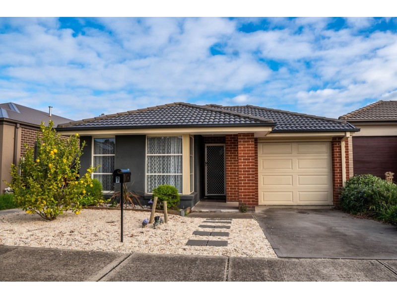 7 Dickens Street, Cranbourne West VIC 3977