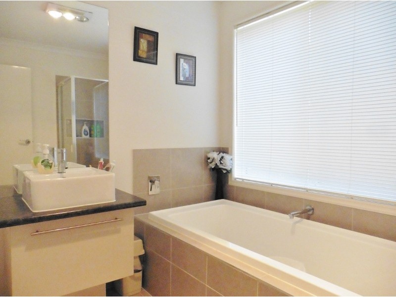 7 Dickens Street, Cranbourne West VIC 3977