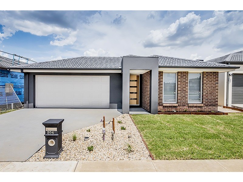 204 Heather Grove, Clyde North VIC 3978