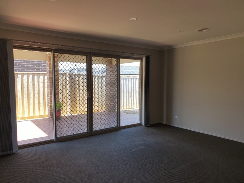 204 Heather Grove, Clyde North VIC 3978