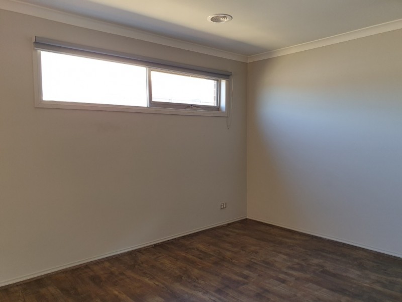 204 Heather Grove, Clyde North VIC 3978