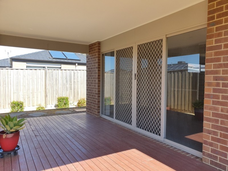 204 Heather Grove, Clyde North VIC 3978