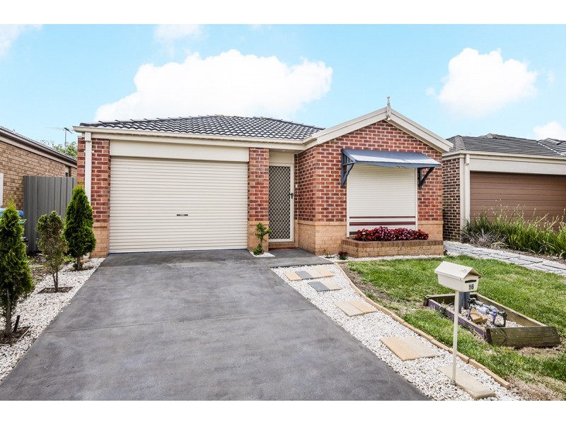 16 Tyndall Street, Cranbourne East VIC 3977
