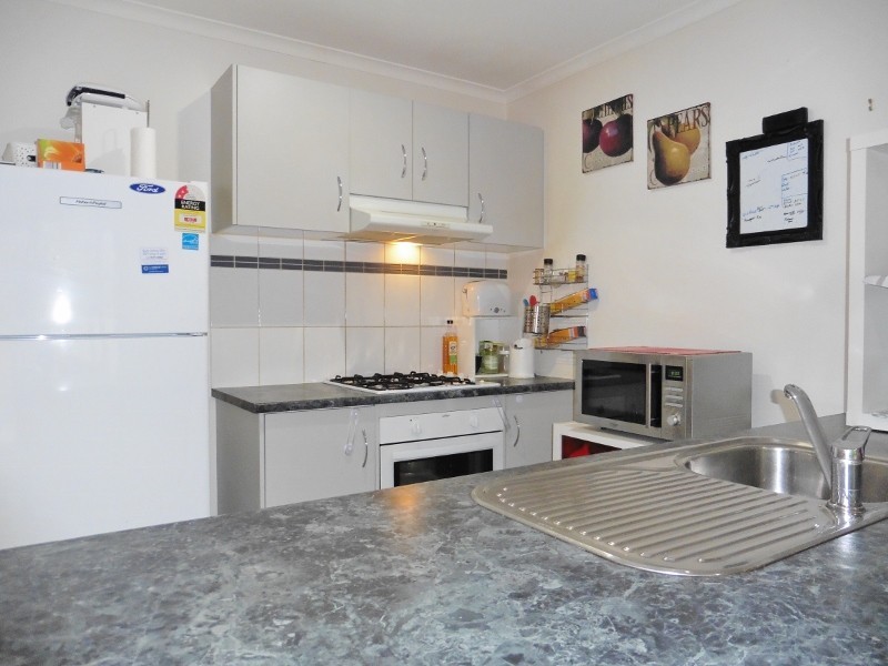 16 Tyndall Street, Cranbourne East VIC 3977