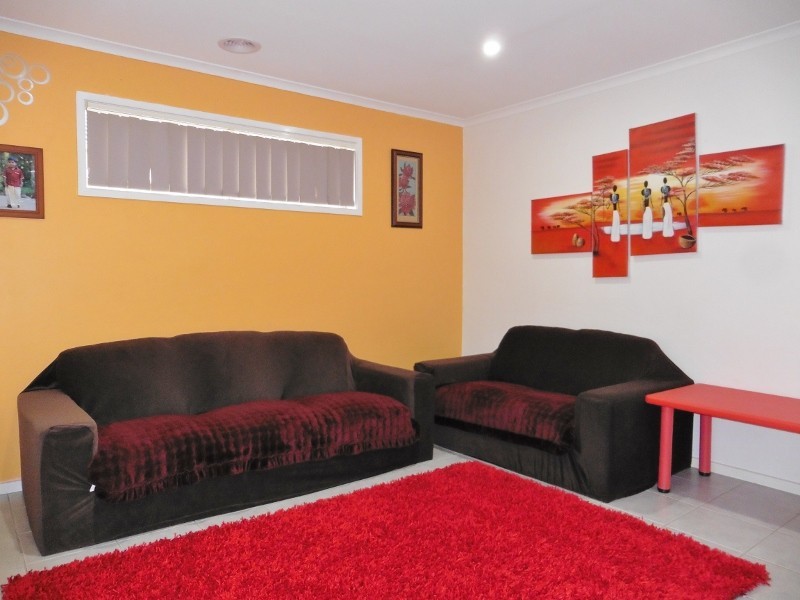 16 Tyndall Street, Cranbourne East VIC 3977