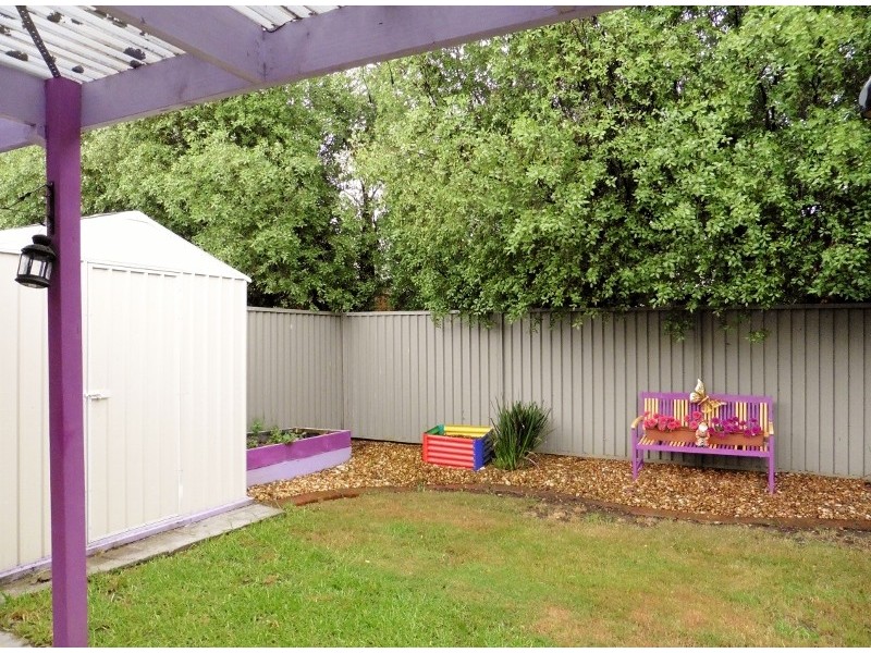 16 Tyndall Street, Cranbourne East VIC 3977