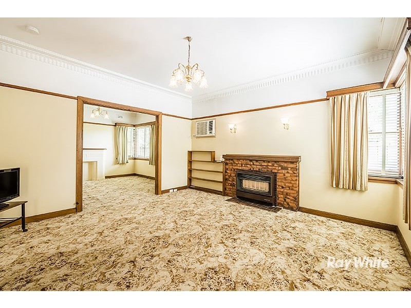 19 Katoomba Street, Hampton East VIC 3188