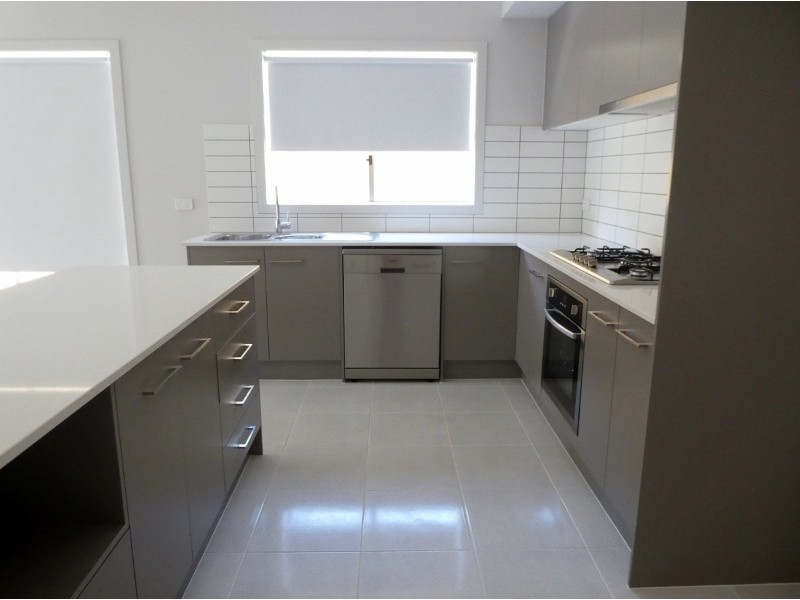 26 Hollywell Road, Clyde North VIC 3978