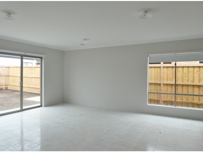 26 Hollywell Road, Clyde North VIC 3978