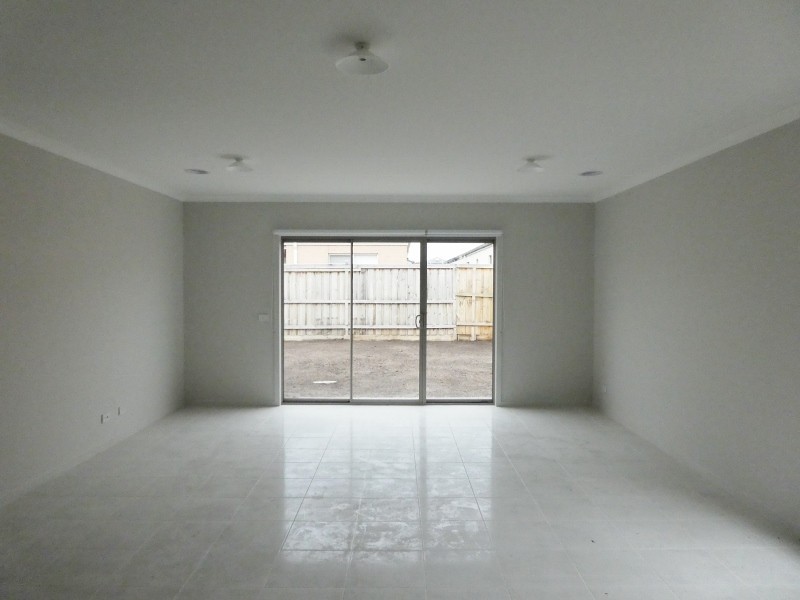 26 Hollywell Road, Clyde North VIC 3978