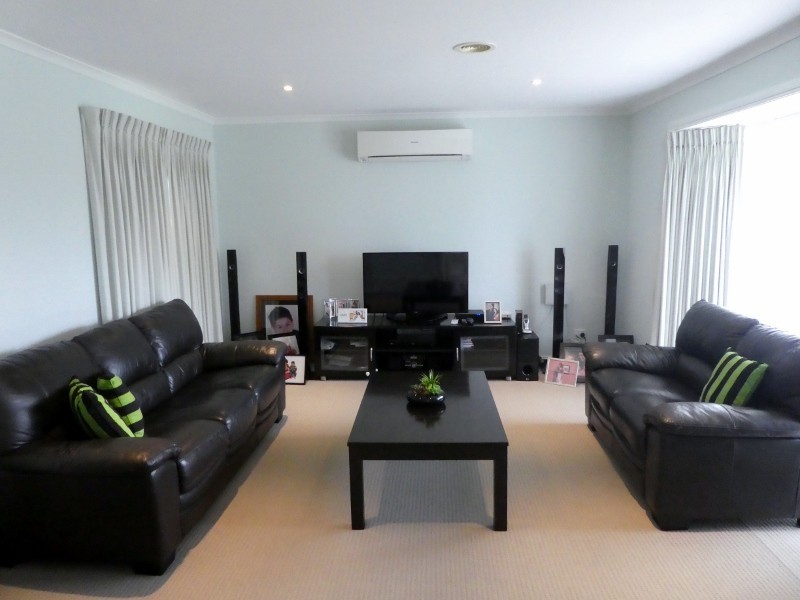 14 Fairhaven Boulevard, Cranbourne West VIC 3977