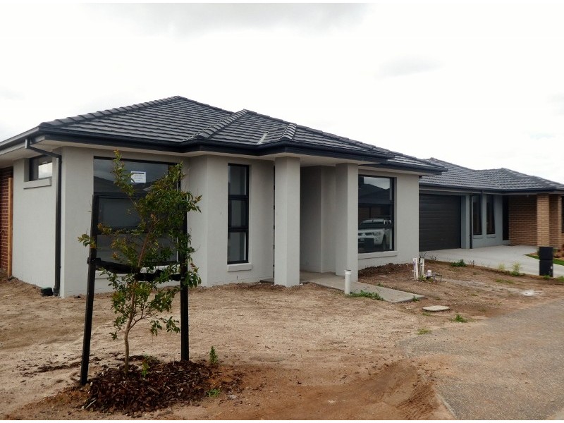 1 Crop Court, Clyde VIC 3978