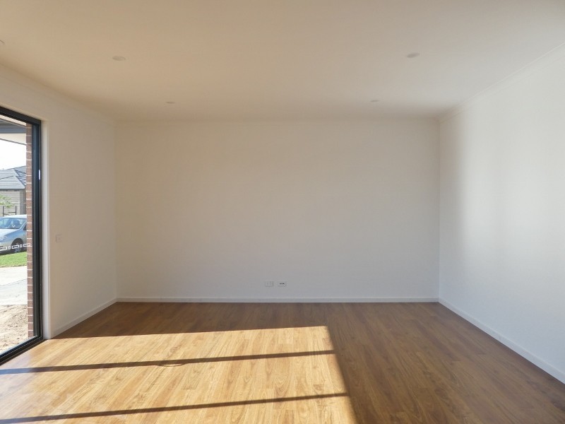 1 Crop Court, Clyde VIC 3978