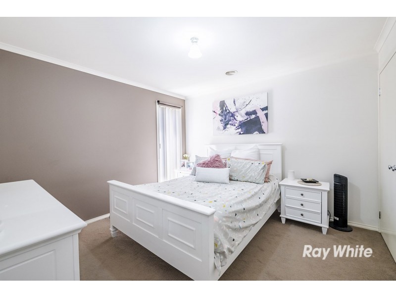 2/36 Greenaway Terrace, Cranbourne East VIC 3977