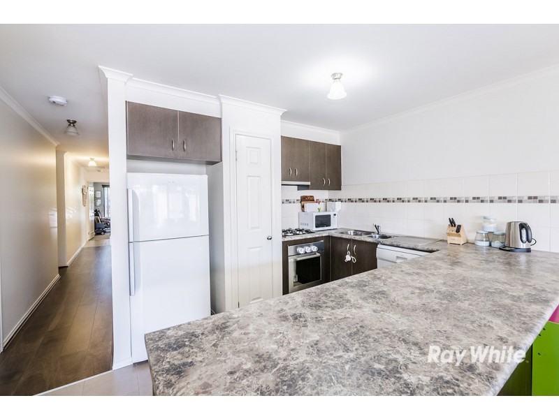2/36 Greenaway Terrace, Cranbourne East VIC 3977