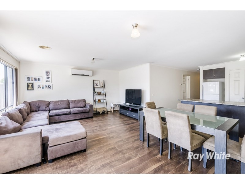 2/36 Greenaway Terrace, Cranbourne East VIC 3977