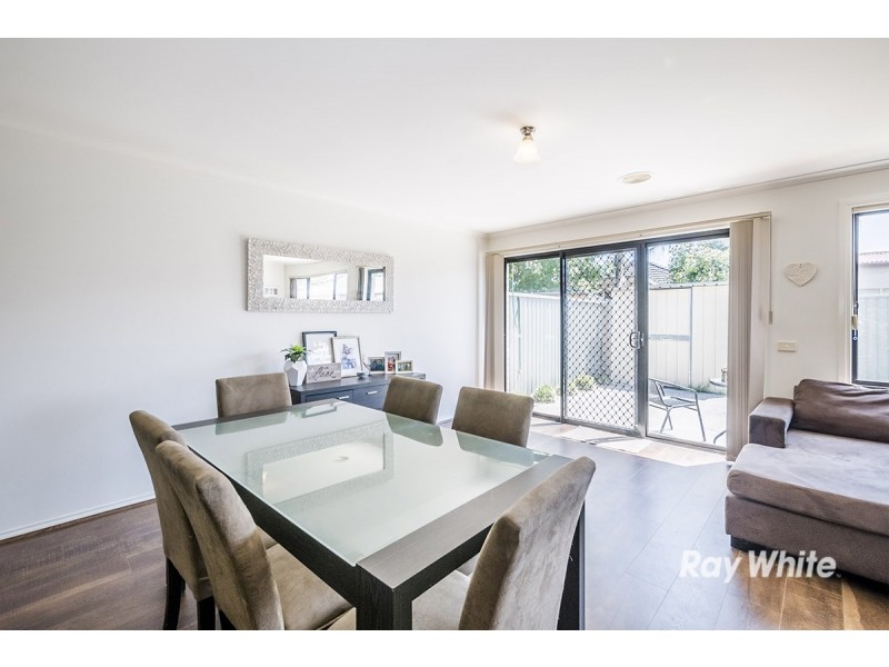 2/36 Greenaway Terrace, Cranbourne East VIC 3977