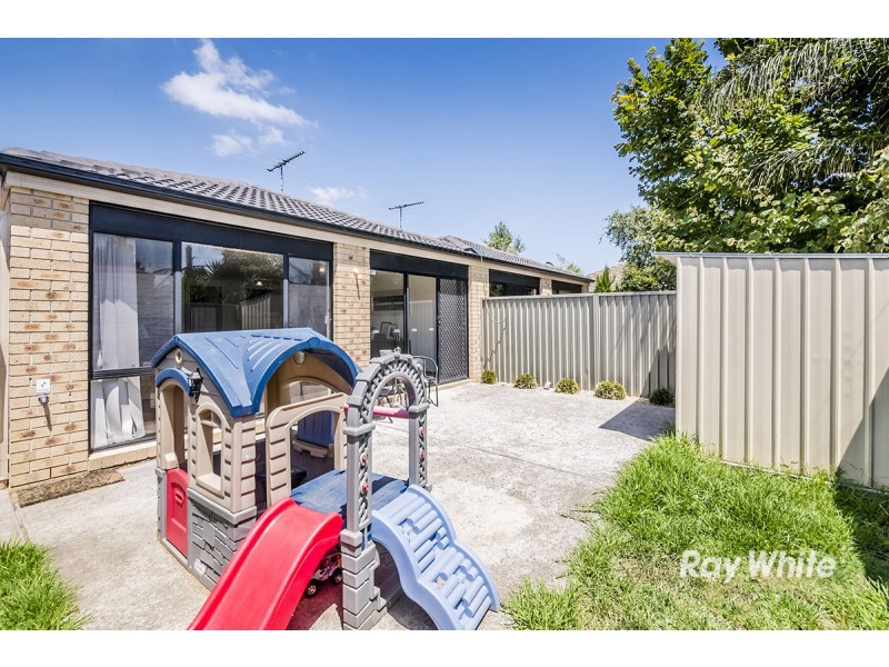 2/36 Greenaway Terrace, Cranbourne East VIC 3977