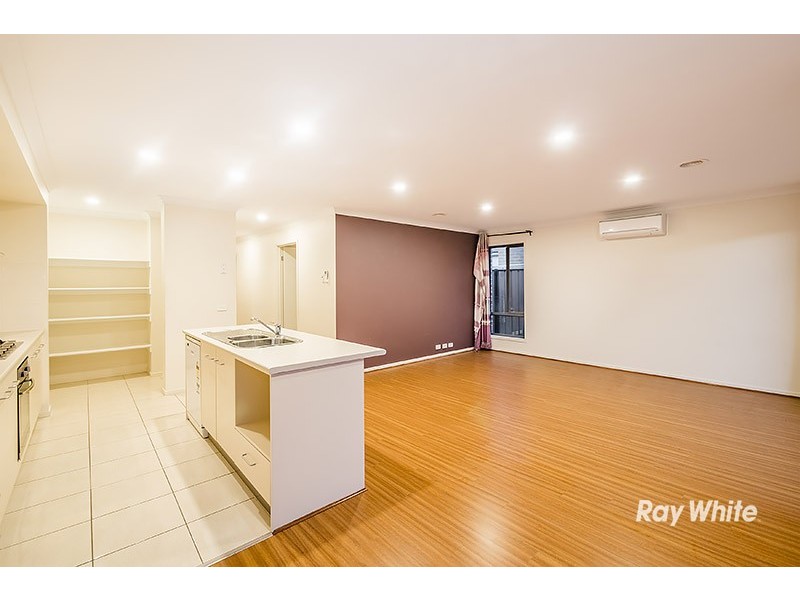 9 Rhinelander Close, Clyde North VIC 3978