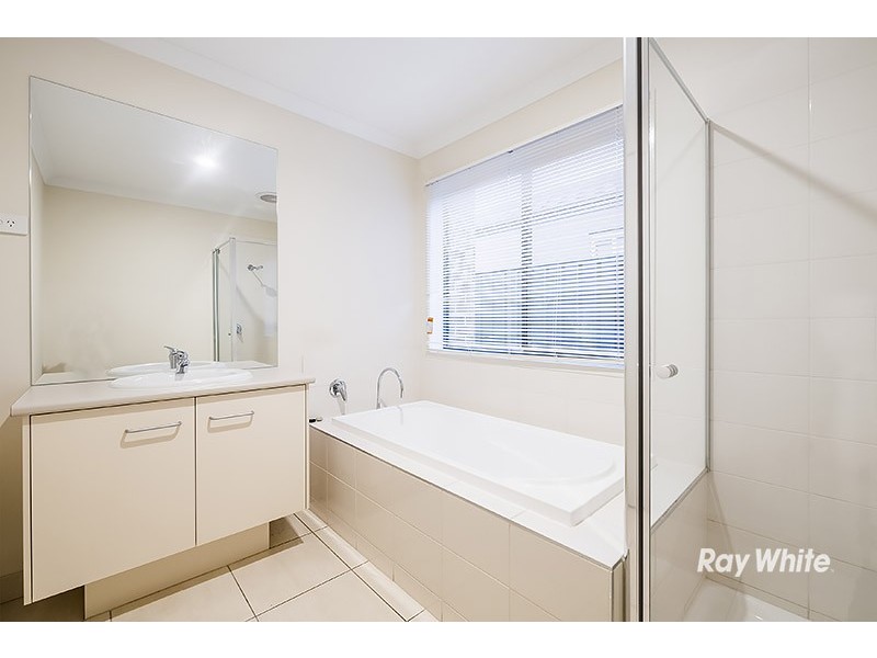 9 Rhinelander Close, Clyde North VIC 3978