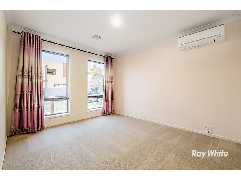 9 Rhinelander Close, Clyde North VIC 3978