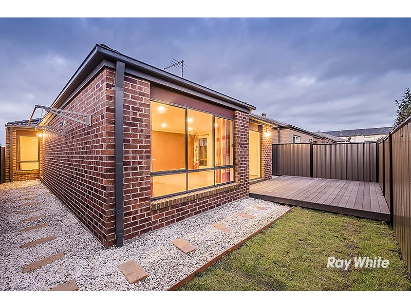 9 Rhinelander Close, Clyde North VIC 3978