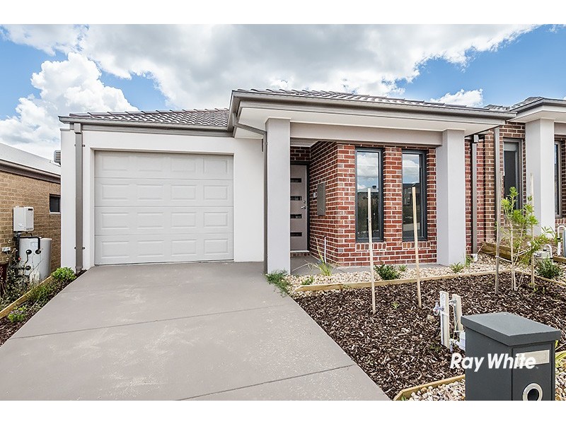 18 Corinda Street, Clyde North VIC 3978