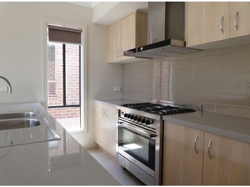 18 Corinda Street, Clyde North VIC 3978