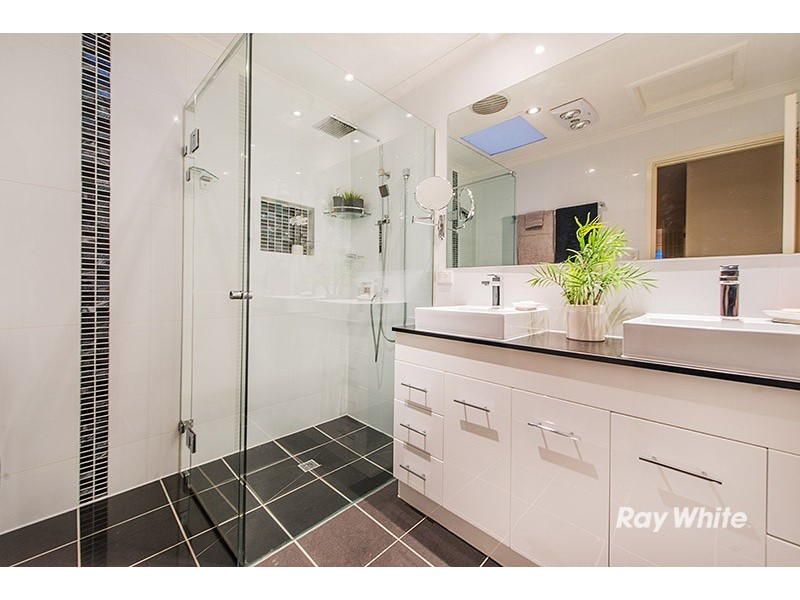 13 Bradley Terrace, Narre Warren VIC 3805