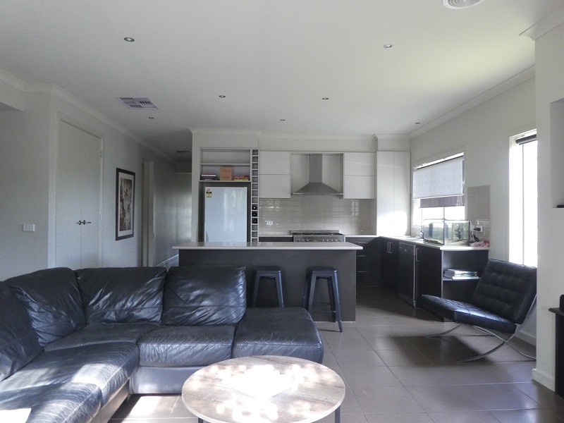 27 Ardent Crescent, Cranbourne East VIC 3977