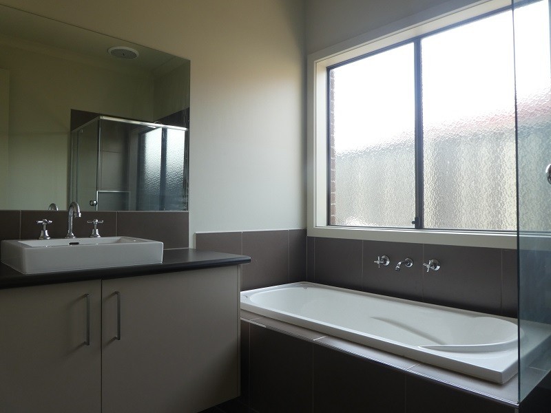 27 Ardent Crescent, Cranbourne East VIC 3977