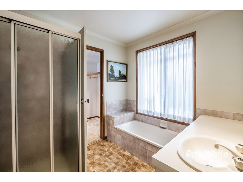 41 Courtenay Avenue, Cranbourne North VIC 3977