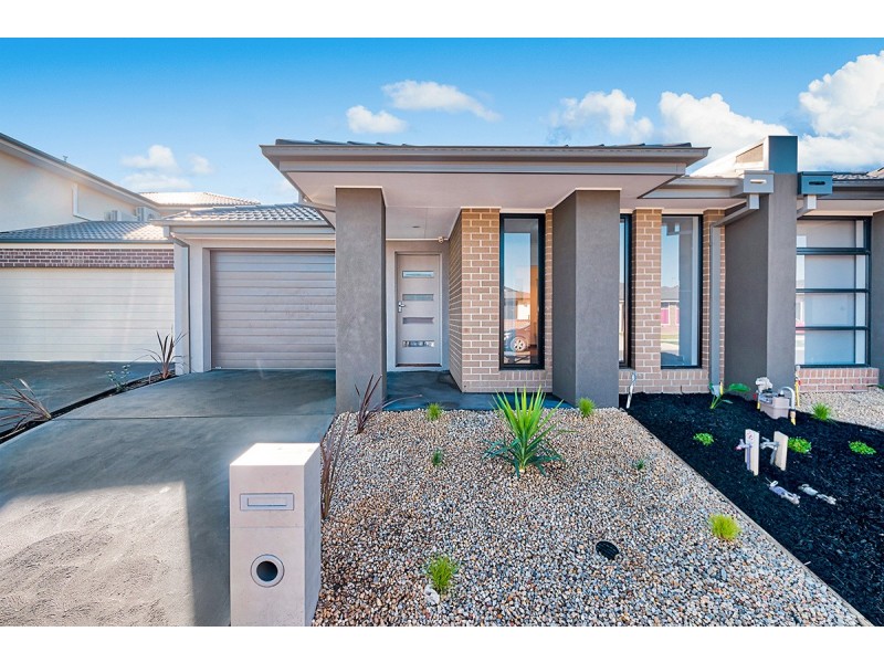 15 Swallowtail Avenue, Clyde North VIC 3978