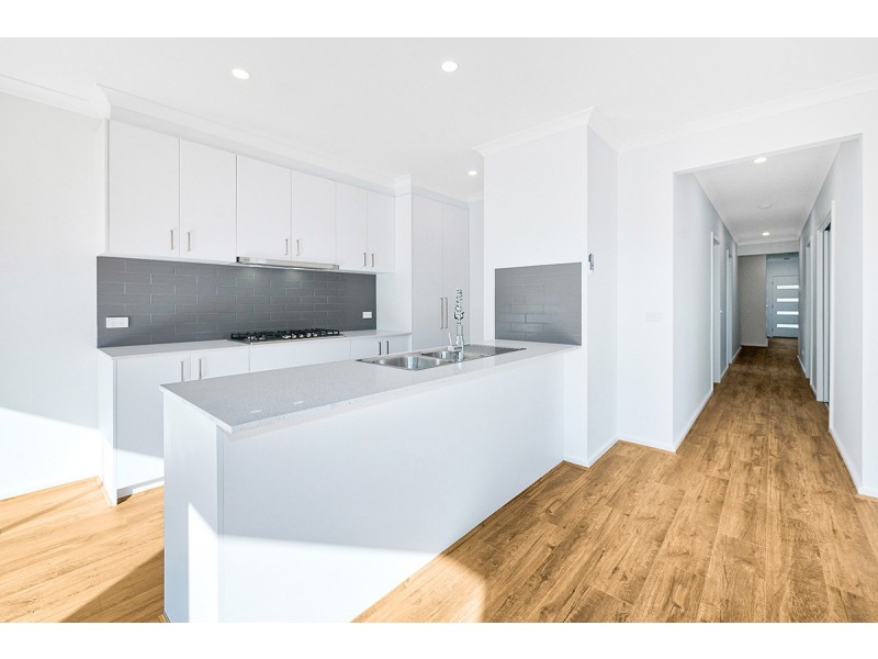 15 Swallowtail Avenue, Clyde North VIC 3978