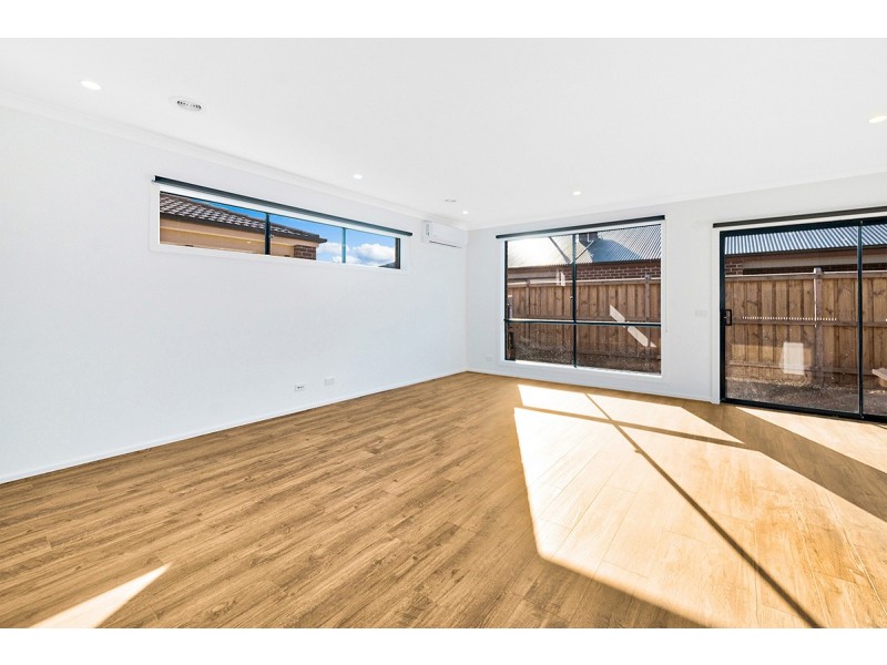 15 Swallowtail Avenue, Clyde North VIC 3978