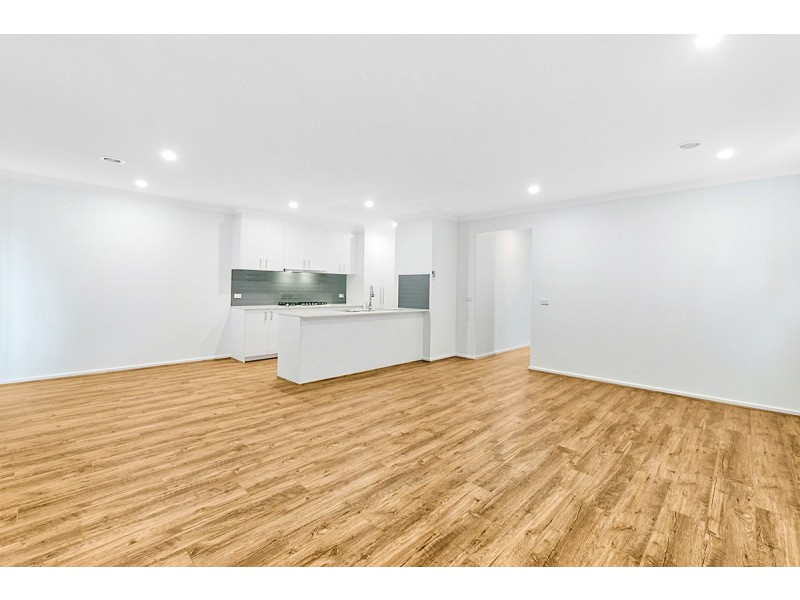 15 Swallowtail Avenue, Clyde North VIC 3978