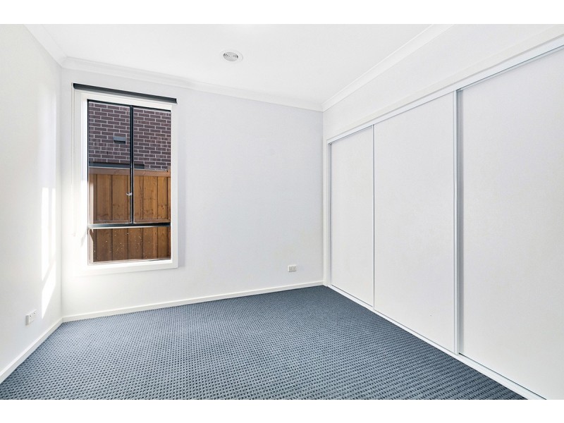 15 Swallowtail Avenue, Clyde North VIC 3978