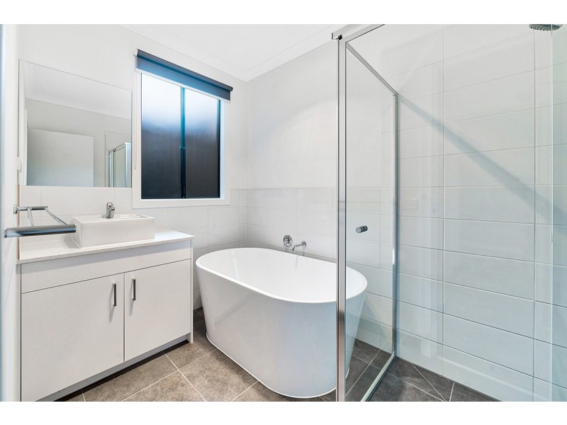 15 Swallowtail Avenue, Clyde North VIC 3978